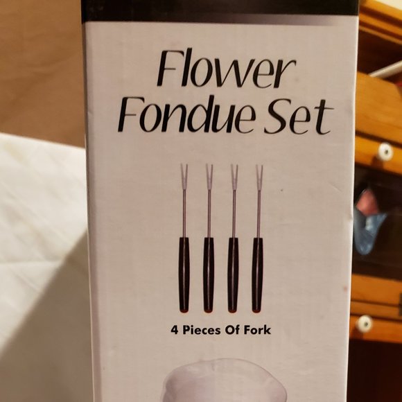 Fondue Set, Fine Life Products, 4 forks, Bowl with Metal Stand, & Plate NWT - Picture 3 of 9